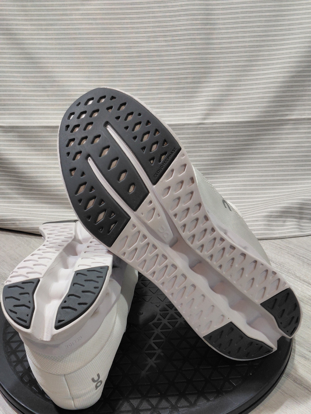 On Cloud Surfer 2 Womens Running Shoes White Ivory SIZE 10 - Picture 14 of 15